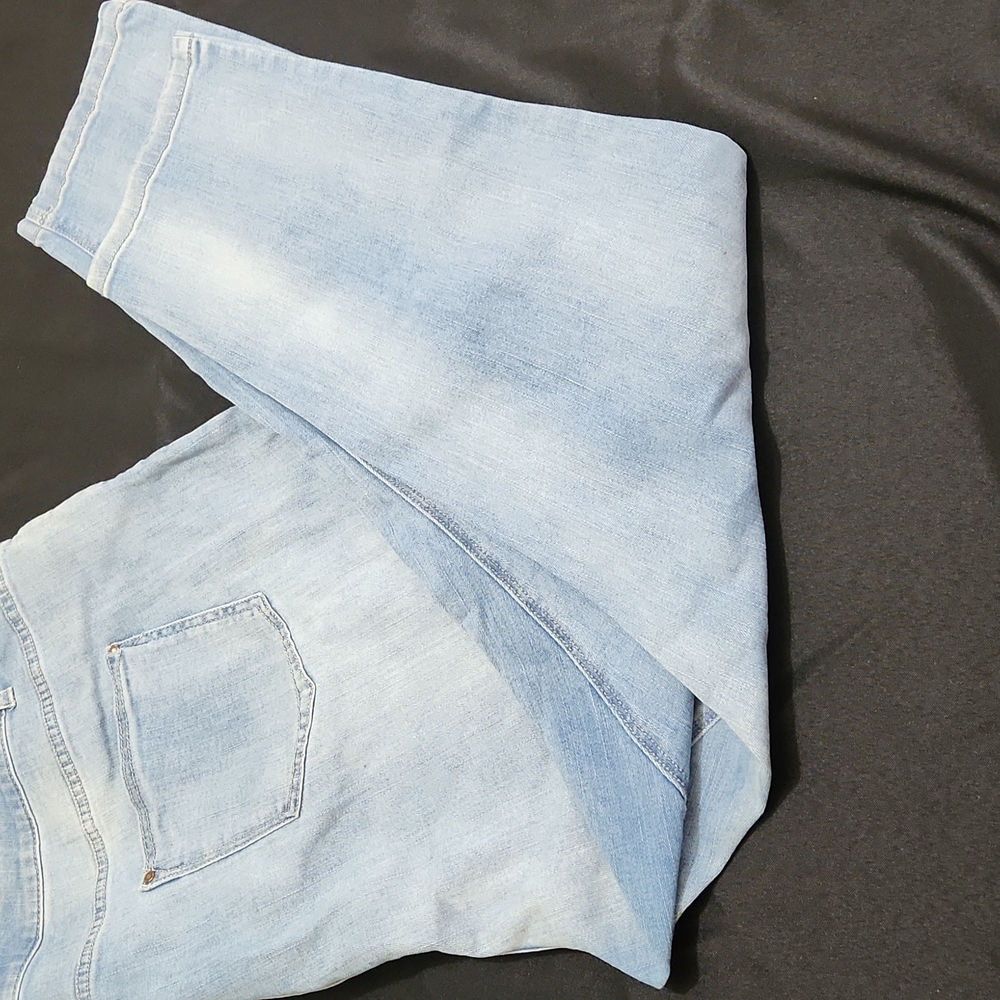 Simply Be women's distressed jeans. Sz 28 short.